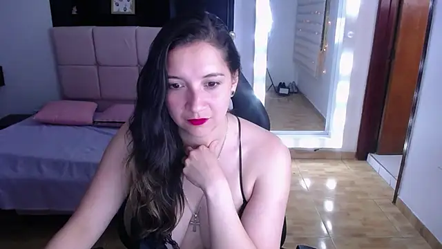 Snapshot of Agatha_bellucci_ chatting on 10.10.25 Agatha bellucci online show from 10.10.25
