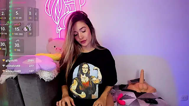 Lovejuana  online show from 10.05.25