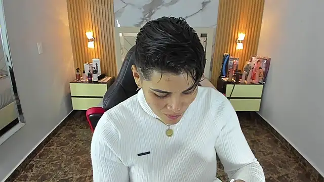 KAROLLJONES1 online show from 10.04.25