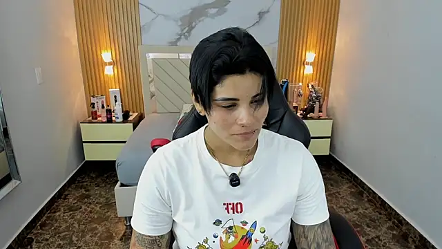 KAROLLJONES1 online show from 12.22.25