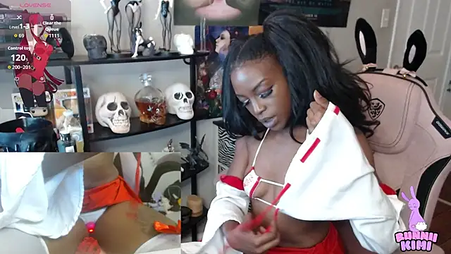 Snapshot of bunniikimi chatting on 09.14.25 bunniikimi online show from 09.14.25