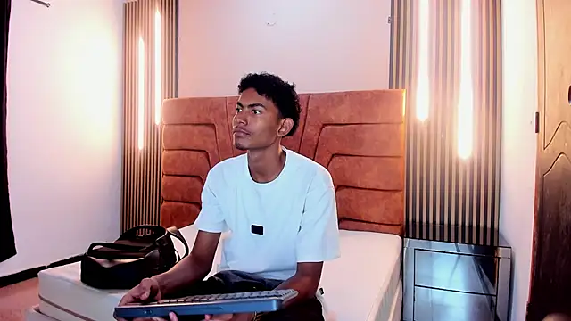 FYKMOR 1 online show from 10.08.25