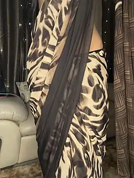 KARISHMA-STRIP online show from 01.16.26