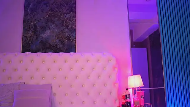 KendraMoon online show from 10.17.25