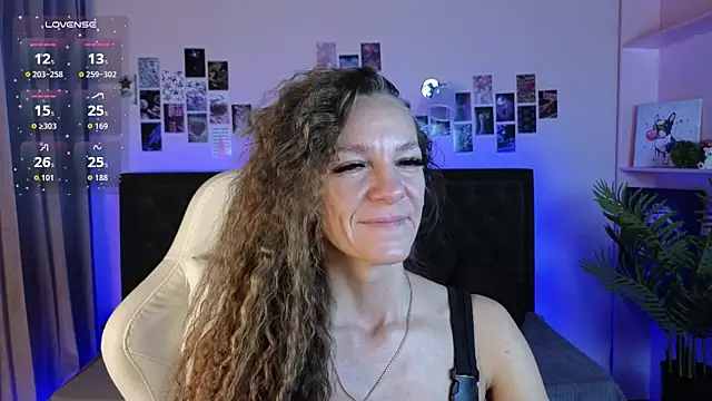 Jesica mooon online show from 10.17.25