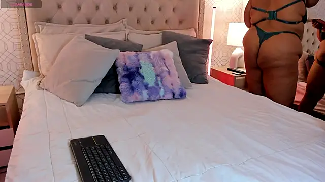 BellaNixs online show from 11.07.25