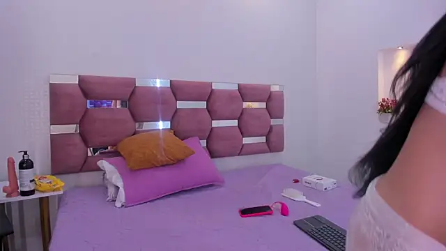 MelannyCollins   online show from 10.07.25