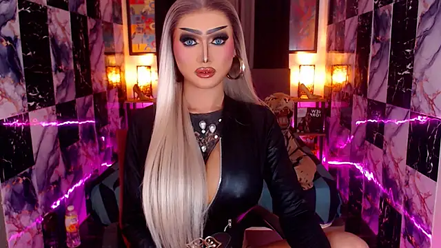 Snapshot of IndestructibleLily chatting on 12.04.25 IndestructibleLily online show from 12.04.25