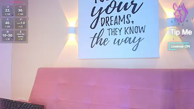 SunnyGilmoree online show from 11.25.25