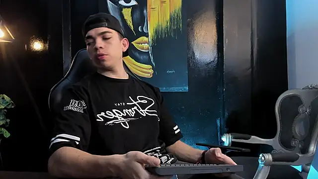 Eryonbradley online show from 11.04.25