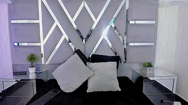 MonzerratBoyer online show from 04.06.26