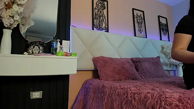 veronica hill  online show from 09.09.25