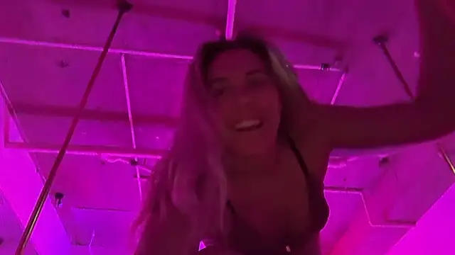 Snapshot of louiseberkeley chatting on 01.15.26 louiseberkeley online show from 01.15.26