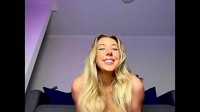 Snapshot of louiseberkeley chatting on 02.25.26 louiseberkeley online show from 02.25.26