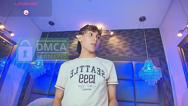 Snapshot of Twinkie_Hung chatting on 09.11.25 Twinkie Hung online show from 09.11.25