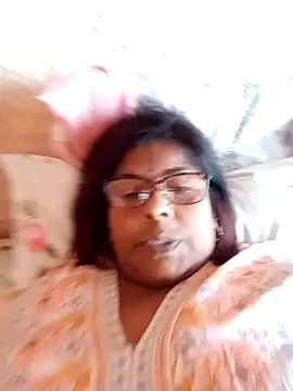 Snapshot of mileesha chatting on 12.28.24 mileesha online show from 12.28.24