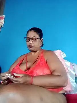 Snapshot of mileesha chatting on 02.15.25 mileesha online show from 02.15.25