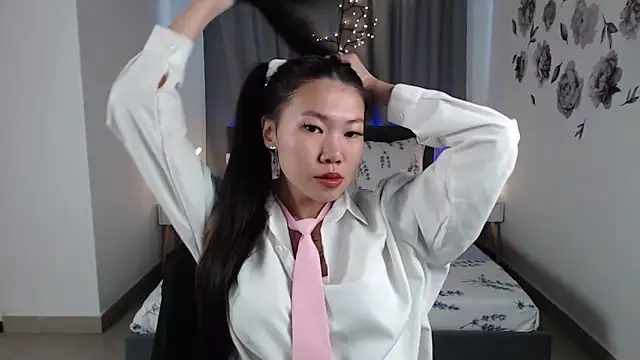 LunaPurrr online show from 09.13.25