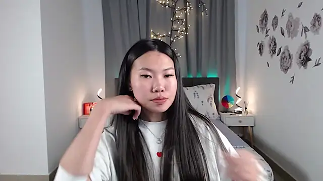 LunaPurrr online show from 09.17.25