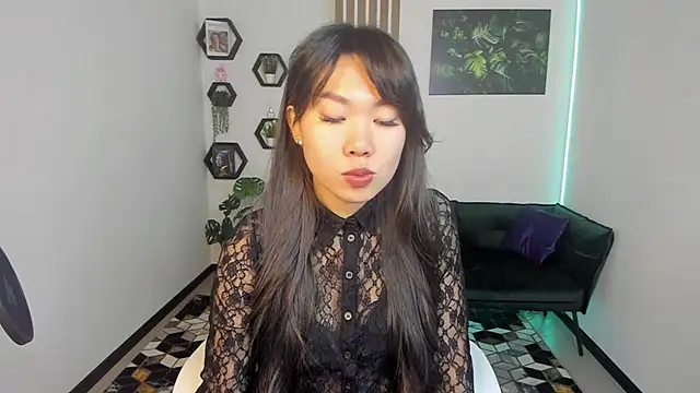 LunaPurrr online show from 10.10.25