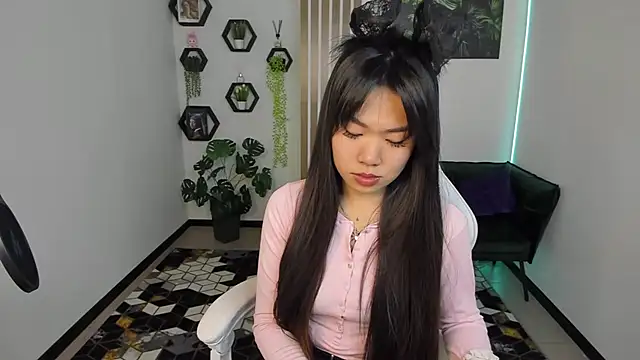 LunaPurrr online show from 10.13.25