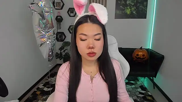 LunaPurrr online show from 10.28.25