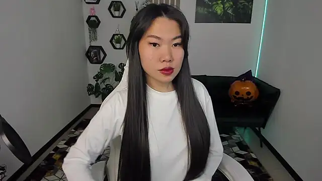 LunaPurrr online show from 10.31.25