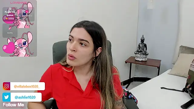 Snapshot of MiaVillalobos chatting on 10.17.25 MiaVillalobos online show from 10.17.25