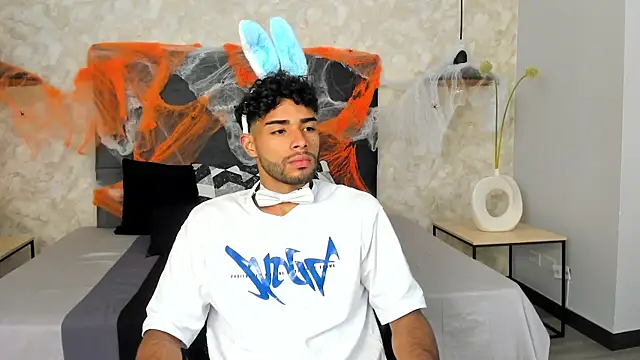 Snapshot of RaphaelDufort chatting on 10.29.25 RaphaelDufort online show from 10.29.25