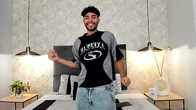 Snapshot of RaphaelDufort chatting on 11.17.25 RaphaelDufort online show from 11.17.25