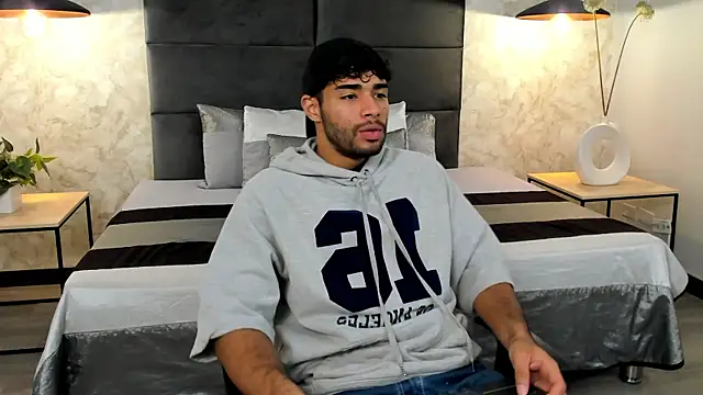 Snapshot of RaphaelDufort chatting on 11.18.25 RaphaelDufort online show from 11.18.25