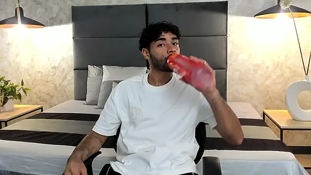 Snapshot of RaphaelDufort chatting on 11.22.25 RaphaelDufort online show from 11.22.25