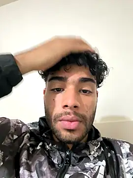 Snapshot of RaphaelDufort chatting on 11.23.25 RaphaelDufort online show from 11.23.25