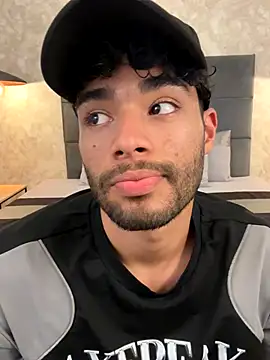 Snapshot of RaphaelDufort chatting on 11.25.25 RaphaelDufort online show from 11.25.25