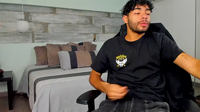 Snapshot of RaphaelDufort chatting on 12.16.25 RaphaelDufort online show from 12.16.25