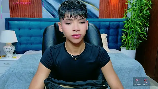 Snapshot of dilan_911 chatting on 05.26.26 dilan 911 online show from 05.26.26