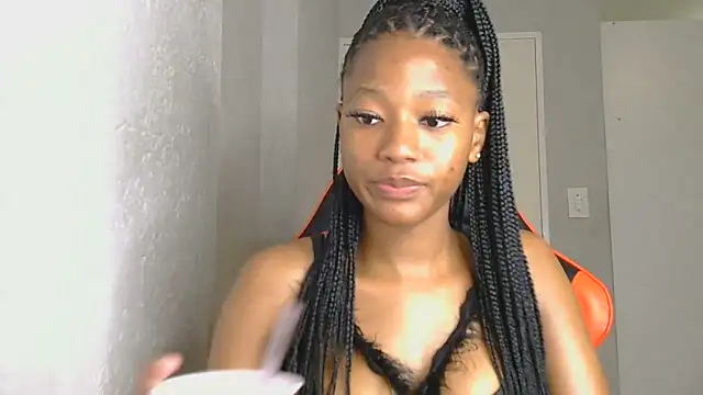 Ballenciaa online show from 10.18.25