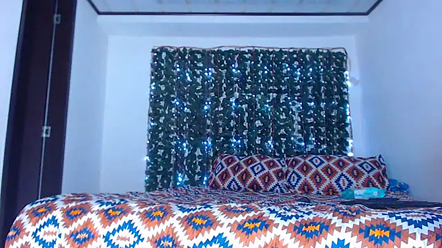 zhannaya jhaen  online show from 10.17.25