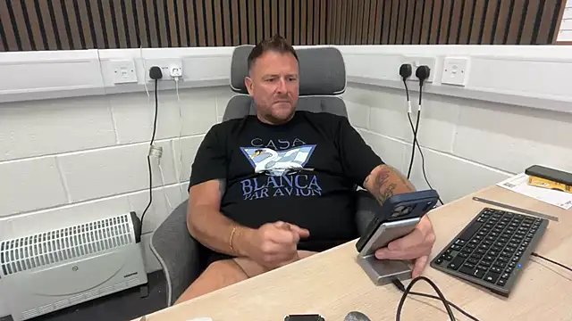 Snapshot of bilf1978 chatting on 06.18.26 bilf1978 online show from 06.18.26