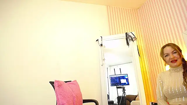 ViictoriaJones  online show from 11.27.25