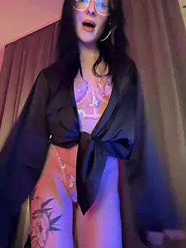 Snapshot of bigJuicyPussy chatting on 01.14.26 bigJuicyPussy online show from 01.14.26