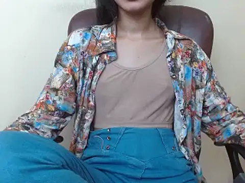 Snapshot of smallcuute chatting on 09.13.25 smallcuute online show from 09.13.25