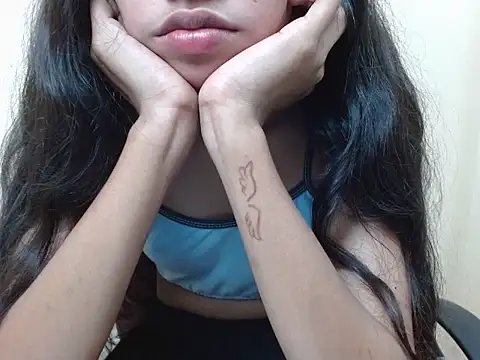 Snapshot of smallcuute chatting on 09.17.25 smallcuute online show from 09.17.25