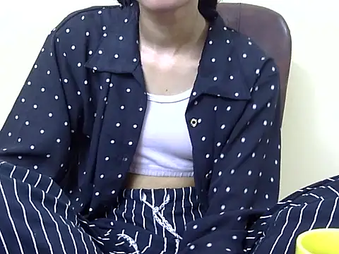 Snapshot of smallcuute chatting on 10.30.25 smallcuute online show from 10.30.25