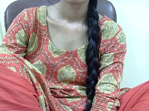 Snapshot of smallcuute chatting on 11.05.25 smallcuute online show from 11.05.25