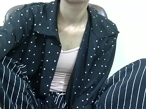 Snapshot of smallcuute chatting on 11.09.25 smallcuute online show from 11.09.25