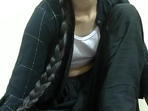 Snapshot of smallcuute chatting on 11.16.25 smallcuute online show from 11.16.25