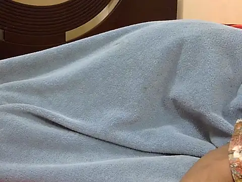 Snapshot of smallcuute chatting on 11.17.25 smallcuute online show from 11.17.25