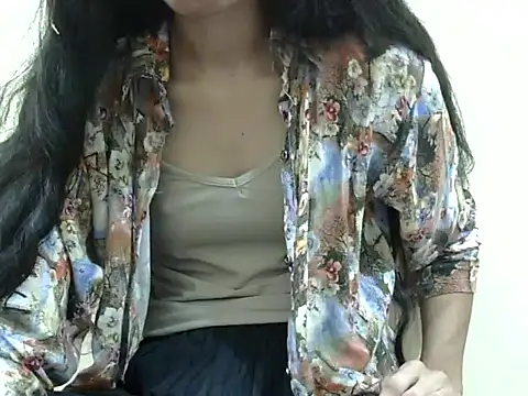 Snapshot of smallcuute chatting on 11.19.25 smallcuute online show from 11.19.25