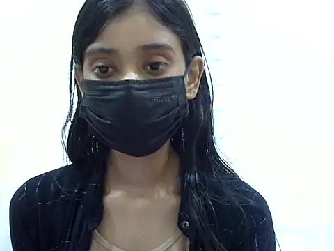 Snapshot of smallcuute chatting on 11.20.25 smallcuute online show from 11.20.25